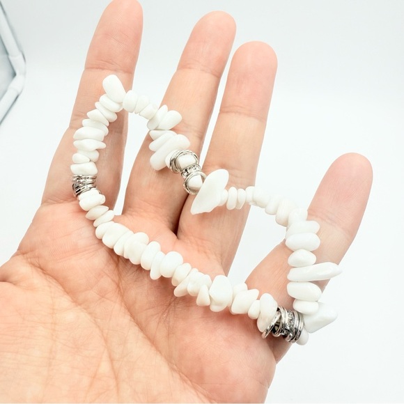 Kinsley Armelle Elegant White Quartz Beaded Bracelet - Picture 1 of 5